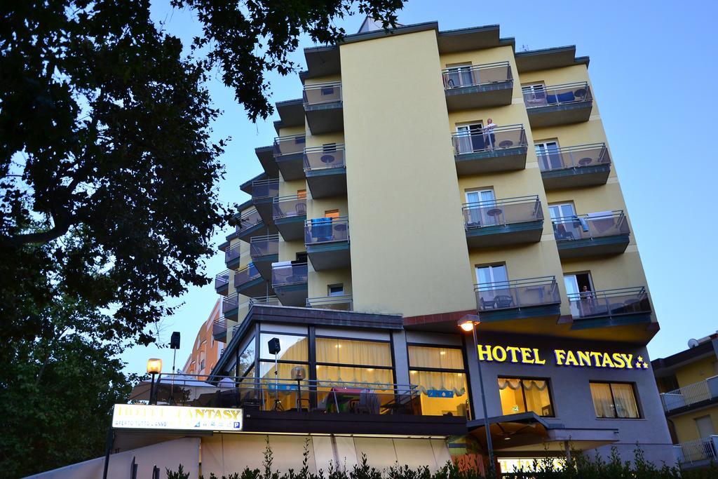 Hotel Fantasy Римини Екстериор снимка