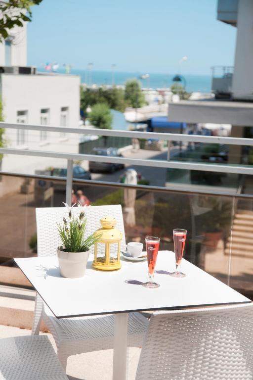Hotel Fantasy Римини Екстериор снимка