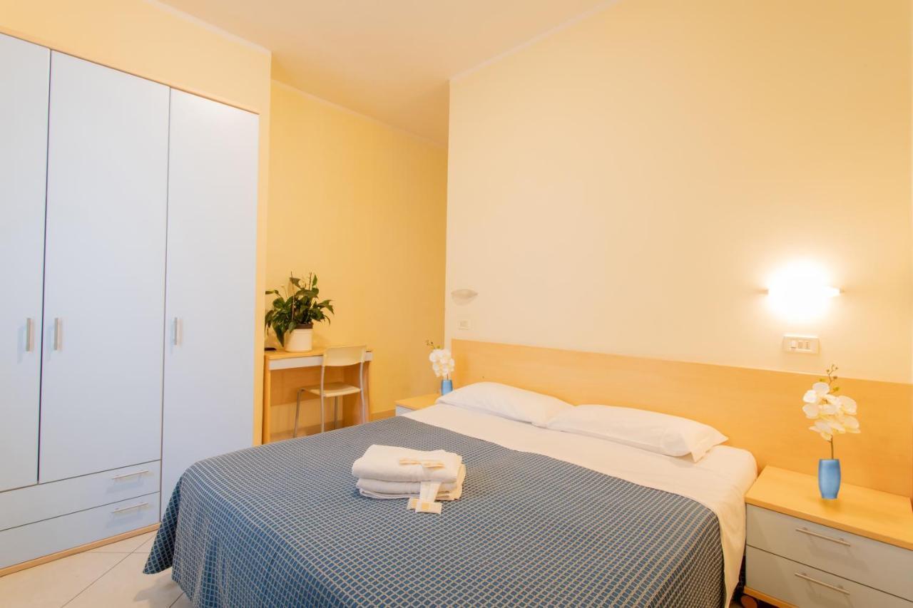Hotel Fantasy Римини Екстериор снимка